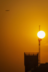 Fototapeta na wymiar 夕日と飛行機とタワー