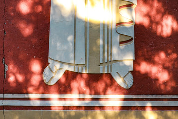 Volumetric drawing on a red concrete wall