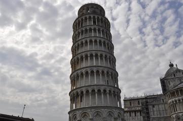 pisa tower with clody sky
