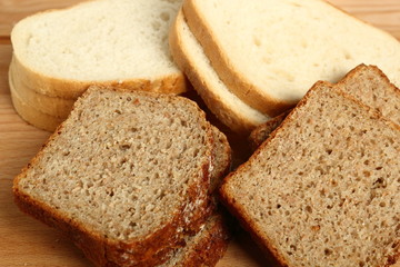 Sliced bread on cutting board