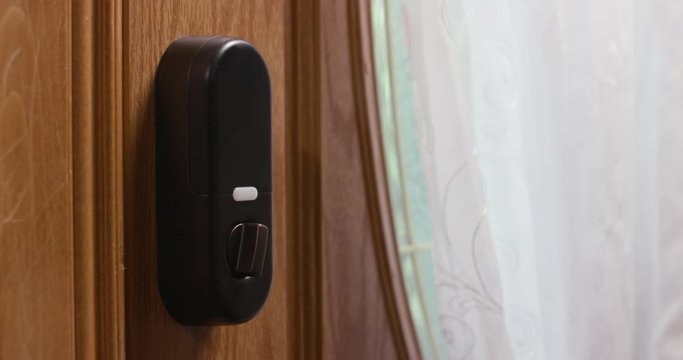 Smart Lock Gadget Automatically Unlocking Itself
