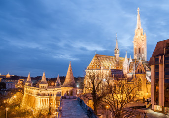 Naklejka premium Night view of the Matthias Church is a Roman Catholic church located in Budapest