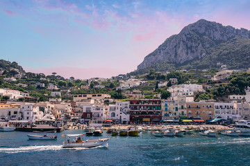 Fototapeta na wymiar Life boils on Capri, Italy