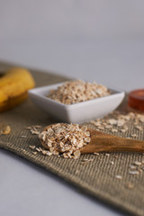 mask of oat flakes banana honey and vitamin e