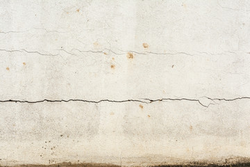 Obraz premium Texture of a white wall with horizontal crack