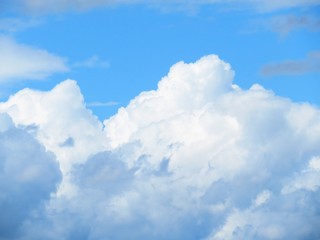 Naklejka na ściany i meble 日本の田舎の風景　9月　積乱雲と青空