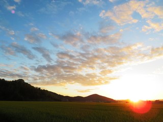 日本の田舎の風景　9月　夕焼雲と田んぼ