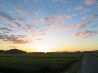 日本の田舎の風景　9月　夕焼雲