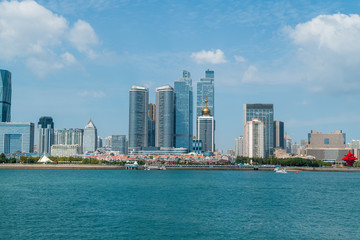 Fototapeta premium Nowoczesny miejski krajobraz architektoniczny Qingdao w Chinach.