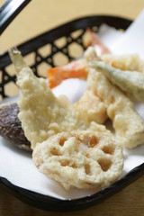 天婦羅盛り合わせ（縦アップ）
