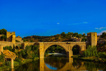 madrid europa toledo roma milan italia viajes turismo colores rio tajo lisboa portugal españa atardecer urbano castillo medieval renacimiento arte antiguo reina quijote iglesia paisaje cielo azul 