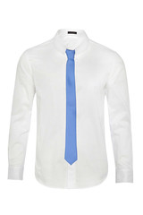 Biała męska koszula oraz niebieski krawat na białym wyizolowanym tle, zdjęcie  duch produktowe. - obrazy, fototapety, plakaty