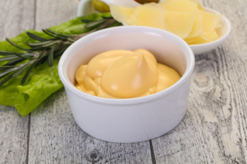 Cheese sauce in the bowl