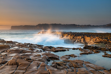 Obraz premium Coastal Sunrise Seascape from Rock Platform