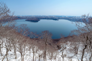 【青森県十和田湖】御鼻部山から眺める初春の十和田湖