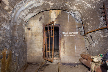 Fototapeta premium Underground abandoned iron ore mine tunnel with door