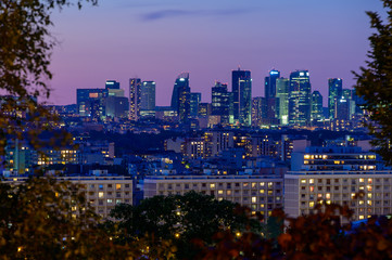 Fototapeta premium Quartier de la Défense , tombée de la nuit ,vue panoramique
