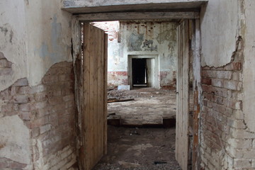 Fototapeta na wymiar wooden doors in an abandoned church