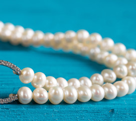 close-up macro photo pearl diamond necklace