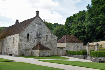Fototapeta na wymiar Jardins de l'abbaye de Fontenay en Bourgogne, France