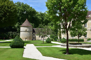 Fototapeta na wymiar Jardins de l'abbaye de Fontenay en Bourgogne, France