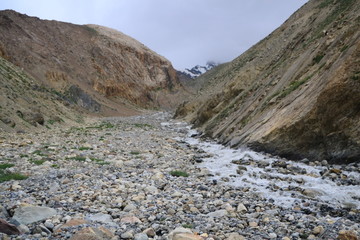 beautiful river in manali