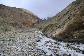 beautiful river in manali