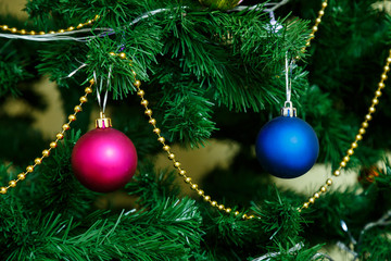 Obraz na płótnie Canvas New Year toys on the tree, new year, garland