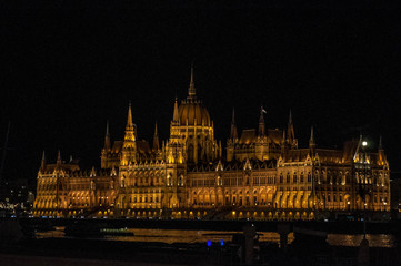 Fototapeta na wymiar parlamento de budapest