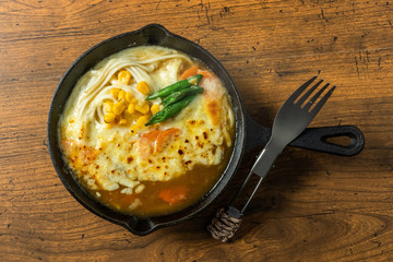 カレーうどん　Curry udon made in an iron pot