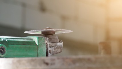 Obraz premium Construction worker stop worjing and leave grinder machine while economic crisis happen