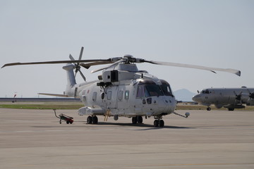 Fototapeta na wymiar MCH-101掃海輸送ヘリコプター