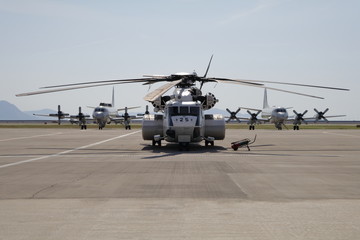 Fototapeta na wymiar MH-53掃海輸送ヘリコプター