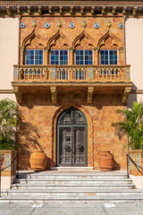 Fototapeta na wymiar Entrance of vintage american mansion in Sarasota/Florida