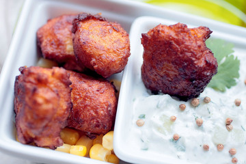 Petits beignets de Maïs au tzatziki