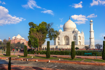 Fototapeta na wymiar Taj Mahal, famous landmark of India, Agra
