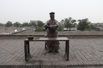 Statue sur les remparts de Pingyao, Chine	