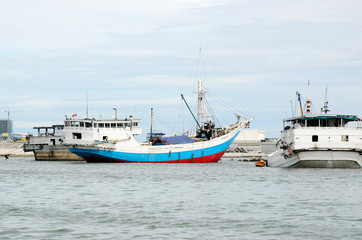 Fototapeta na wymiar Phinisi ships in the Sunda Kelapa Harbour, Jakarta, Indonesia 