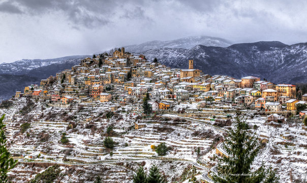 Il borgo imbiancato