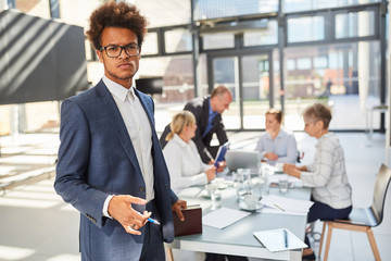 Afrikanischer Business Start-Up Gründer im Büro