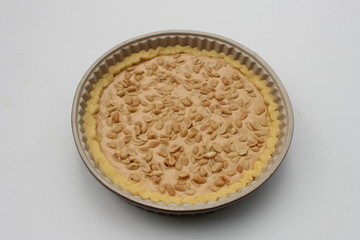 Erdnusskuchen backen.