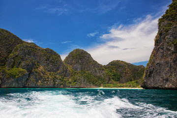 Fototapeta na wymiar Widok na wybrzeże, góry i plaże, egzotyka, Tajlandia 