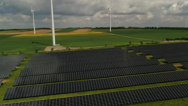 Drohnenvideo Wind-/Solarenergie