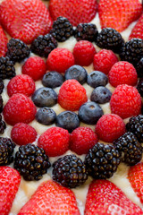 torta ai frutti di bosco con crema pasticcera