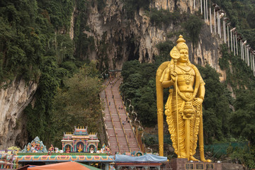 huge gold hindu statue infront of Batu caves