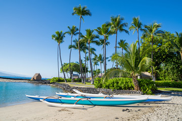 Hawaiian outrigger canoe at Kamakahonu Beach Kailua-Kona, Big Island, Hawaii - obrazy, fototapety, plakaty