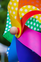 Windrad - bunt - Kinder - Spielzeug - Farben - Detail