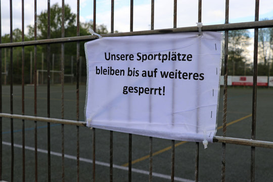 Corona, Sport, Sportplatz, Schild, Hinweis, gesperrt, geschlossen