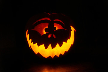 Halloween Kürbis bei Nacht