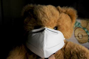 Coronavirus child: teddy bear with mask - 345417314